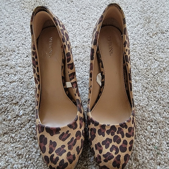 Merona Leopard Print Heels 7.5 - Picture 2 of 6